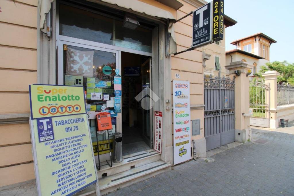 negozio in vendita a Pisa in zona Ospedale Santa Chiara