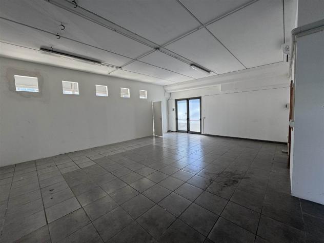 negozio in vendita a Pisa in zona Ospedaletto