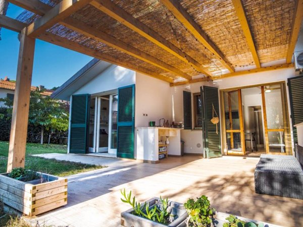 casa indipendente in vendita a Pisa in zona Tirrenia