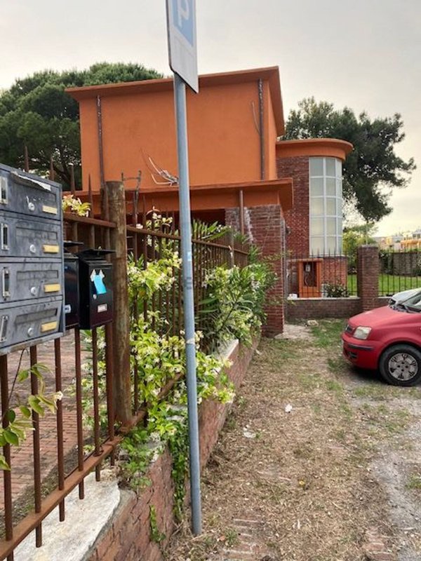casa indipendente in vendita a Pisa in zona Tirrenia