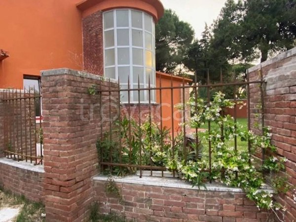 casa indipendente in vendita a Pisa in zona Tirrenia