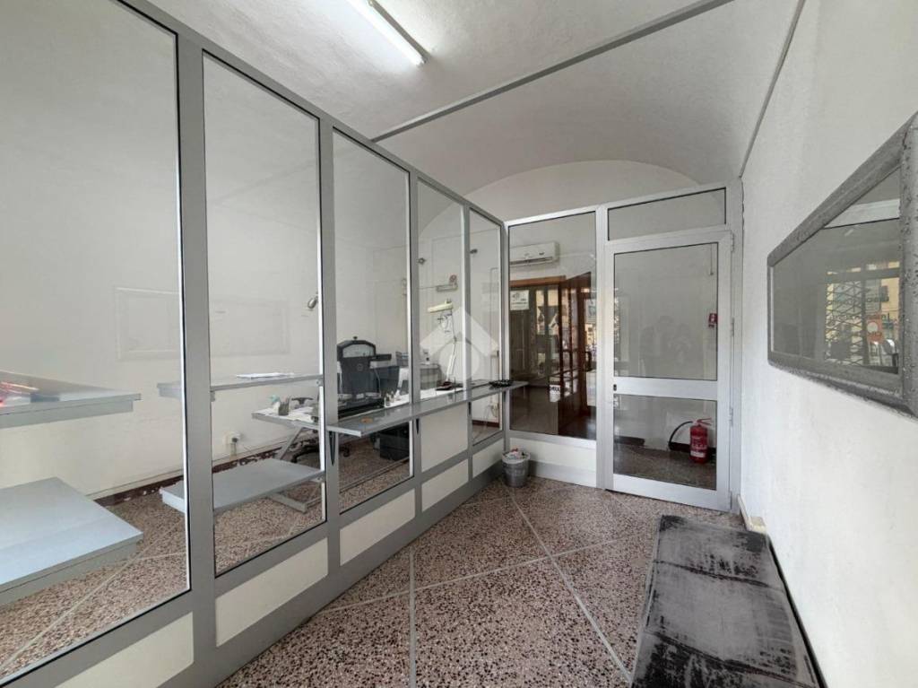 negozio in vendita a Pisa in zona Stazione