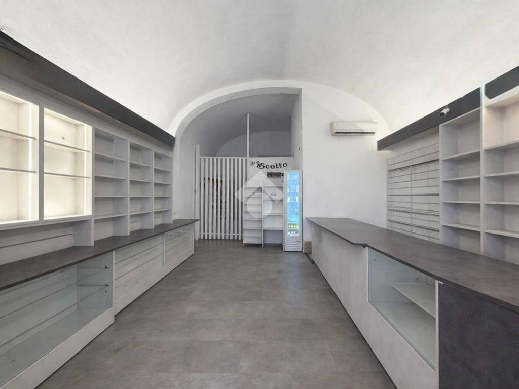 negozio in vendita a Pisa in zona Putignano