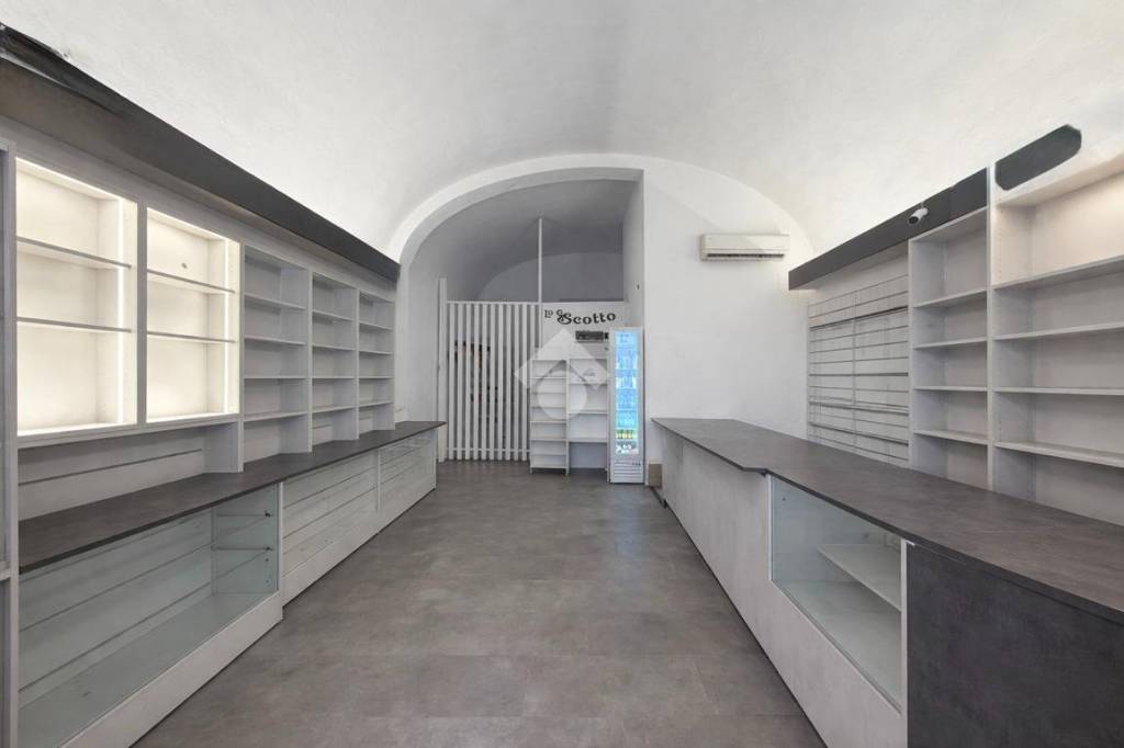 negozio in vendita a Pisa in zona Stazione