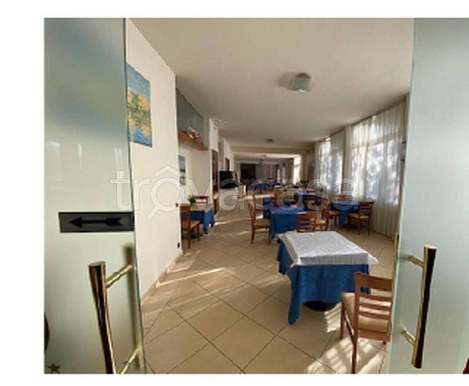 negozio in vendita a Pisa in zona Tirrenia