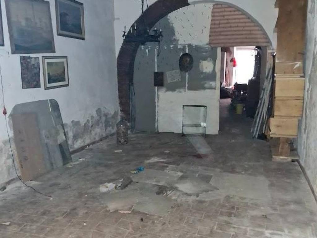 locale di sgombero in vendita a Pisa in zona Quartiere Sant'Antonio
