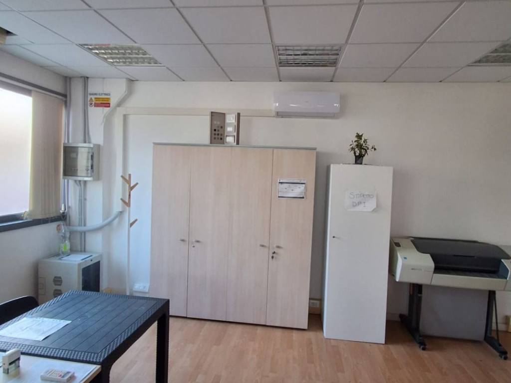 locale commerciale in vendita a Pisa in zona Ospedaletto