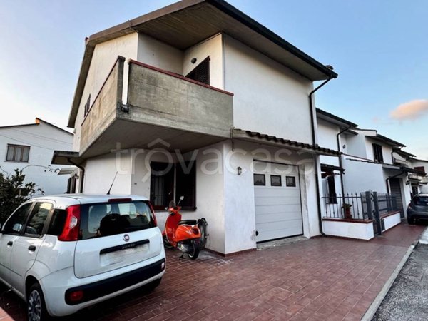 casa indipendente in vendita a Pisa in zona Oratoio