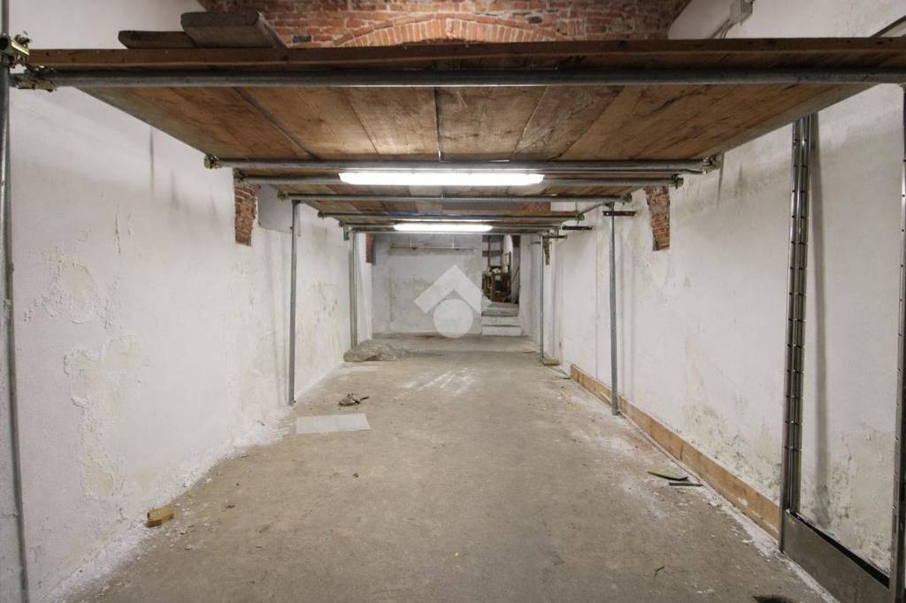 locale commerciale in vendita a Pisa in zona Quartiere Santa Maria