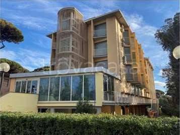 negozio in vendita a Pisa in zona Tirrenia