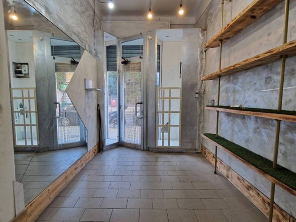 negozio in vendita a Pisa in zona Centro Storico