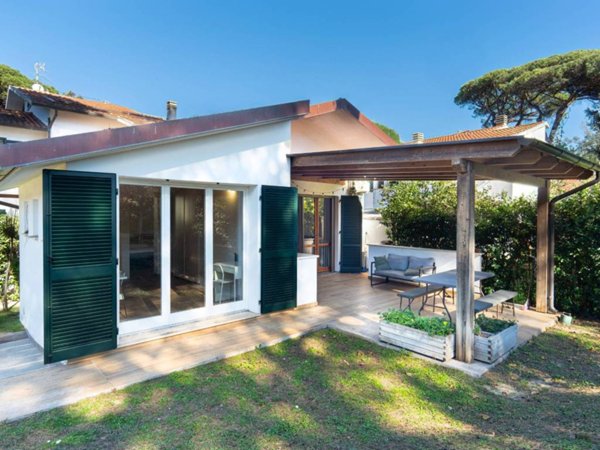 casa indipendente in vendita a Pisa in zona Tirrenia