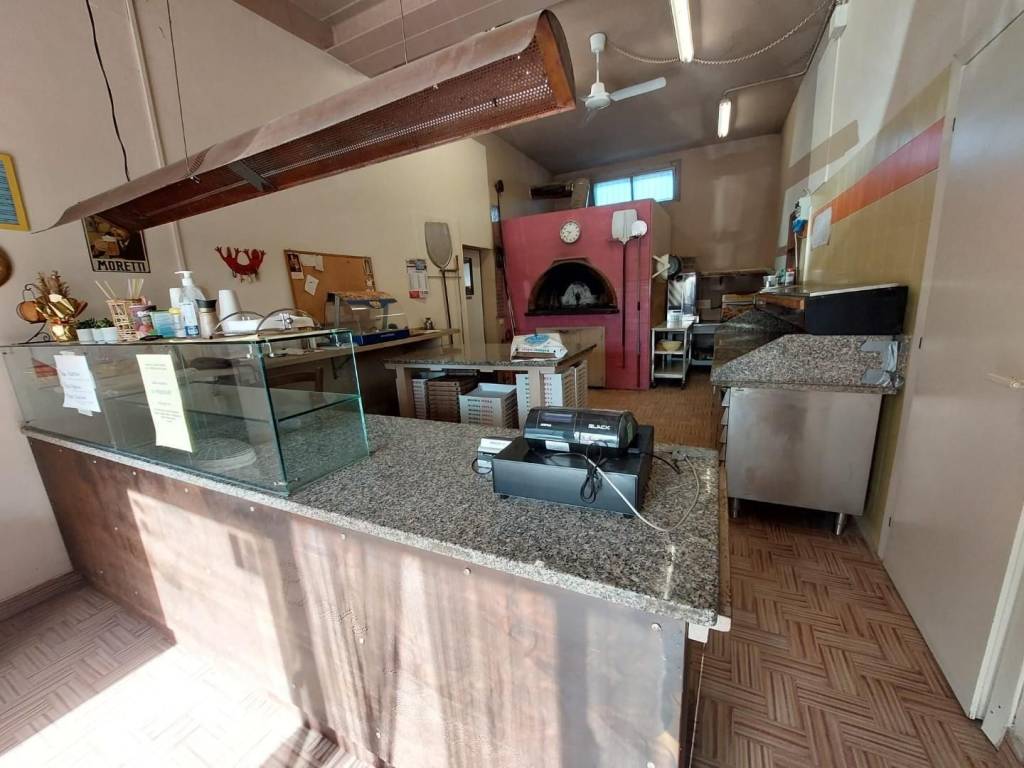 negozio in vendita a Pisa in zona Putignano