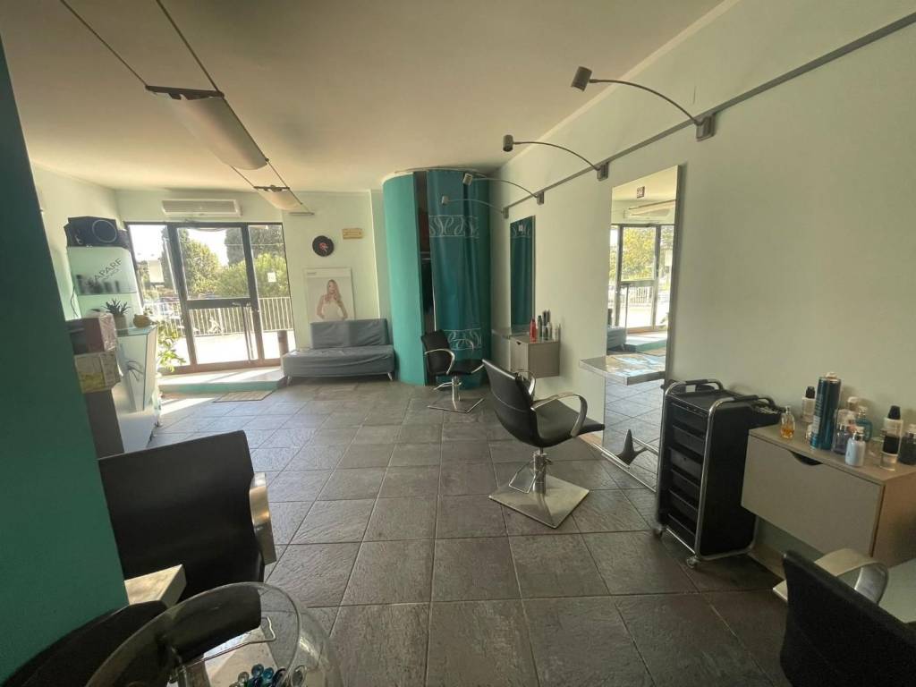 negozio in vendita a Pisa in zona Cisanello