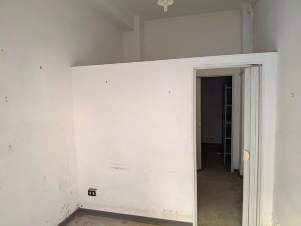 locale commerciale in vendita a Pisa