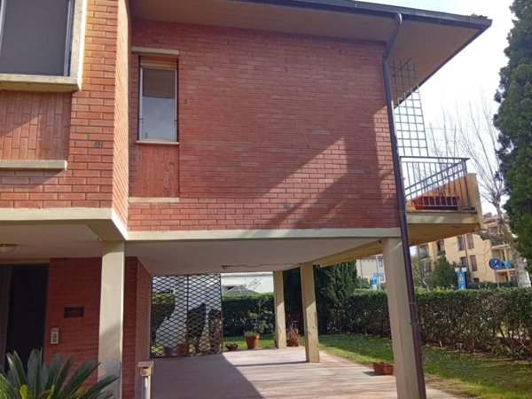 casa indipendente in vendita a Pisa in zona Barbaricina