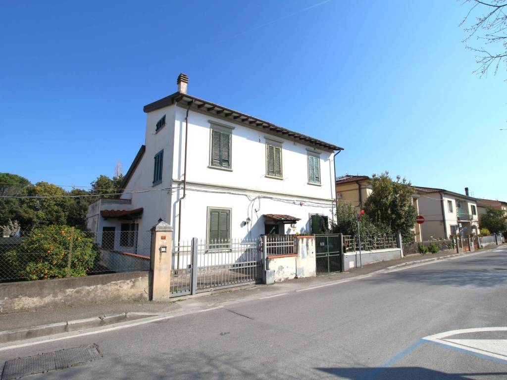 casa indipendente in vendita a Pisa in zona Porta Nuova