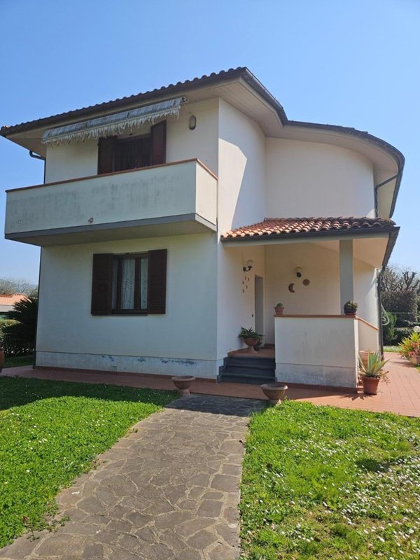 casa indipendente in vendita a Pisa in zona Oratoio