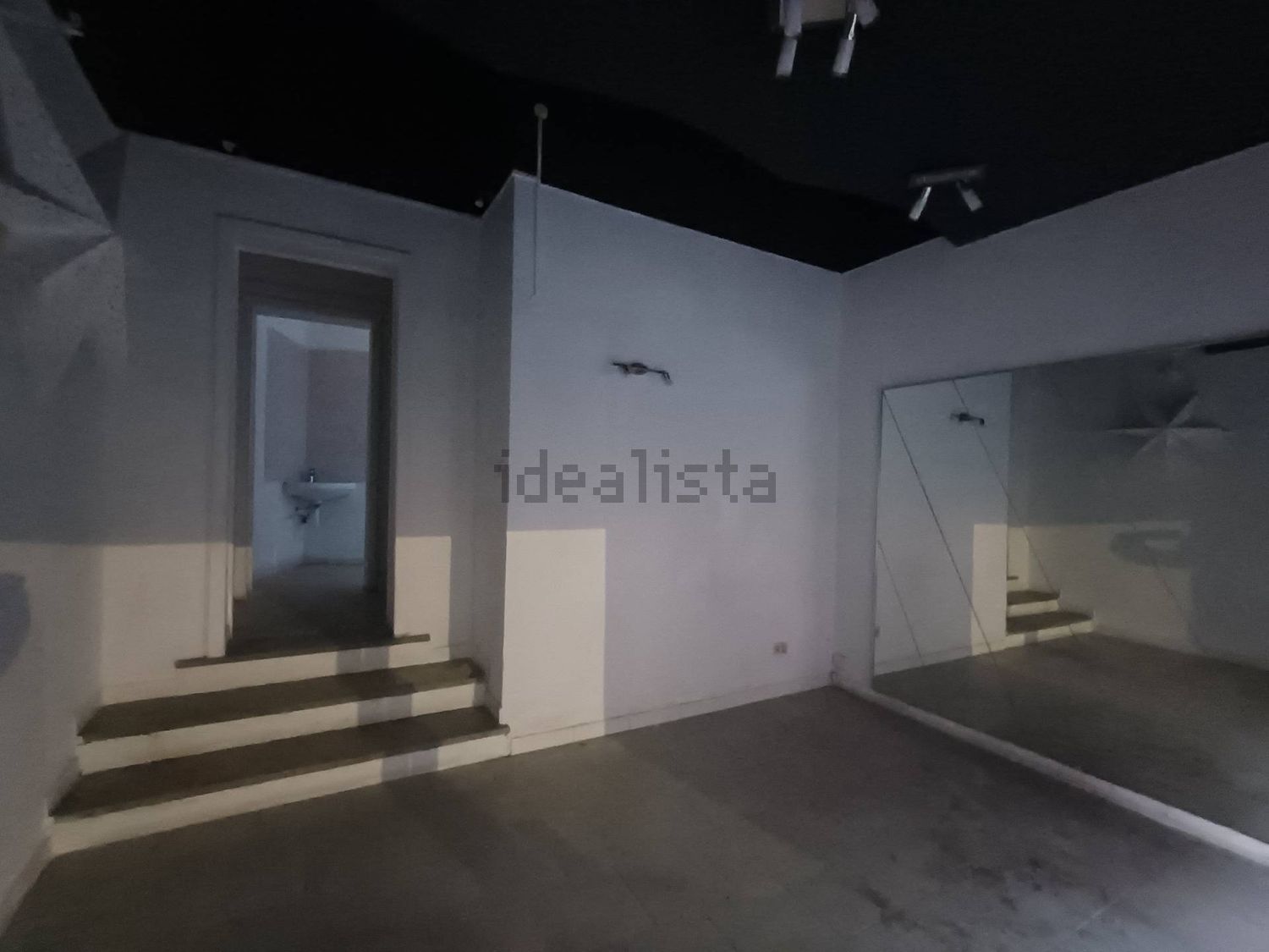 locale di sgombero in vendita a Pisa in zona Quartiere San Francesco