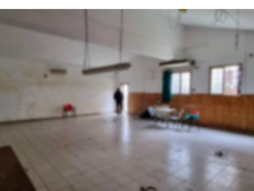 negozio in vendita a Pisa in zona Tirrenia