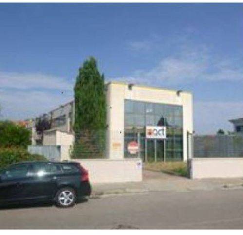 negozio in vendita a Pisa in zona Ospedaletto