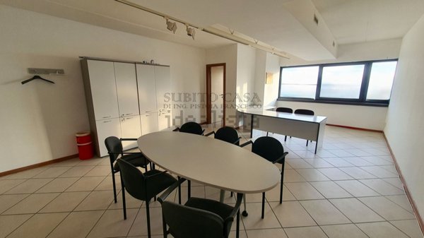 ufficio in vendita a Pisa