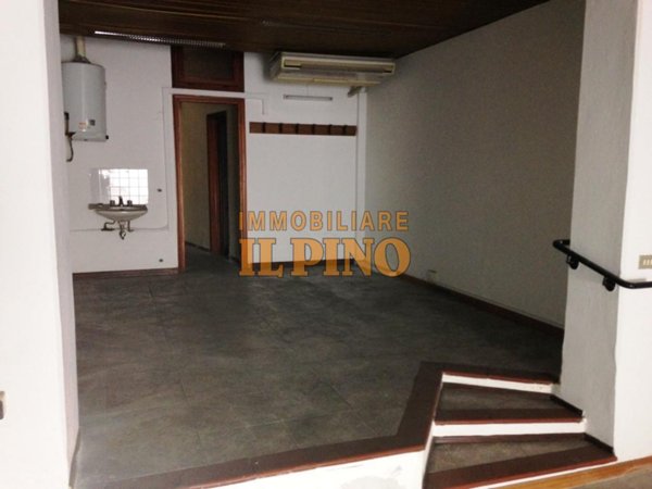 locale commerciale in vendita a Pisa in zona Riglione