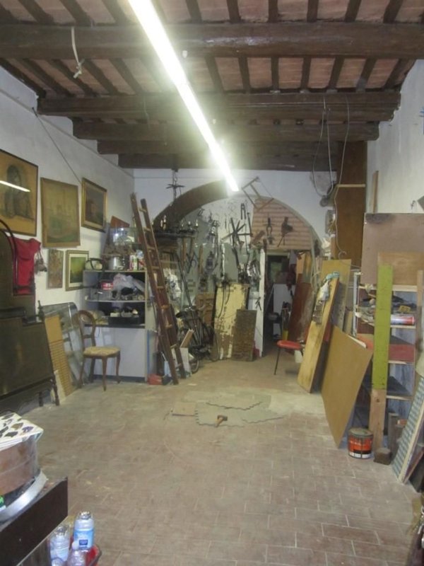 locale di sgombero in vendita a Pisa in zona Quartiere Sant'Antonio