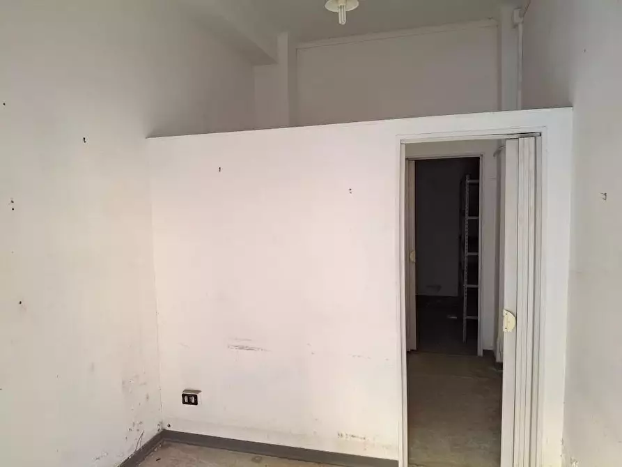 locale commerciale in vendita a Pisa