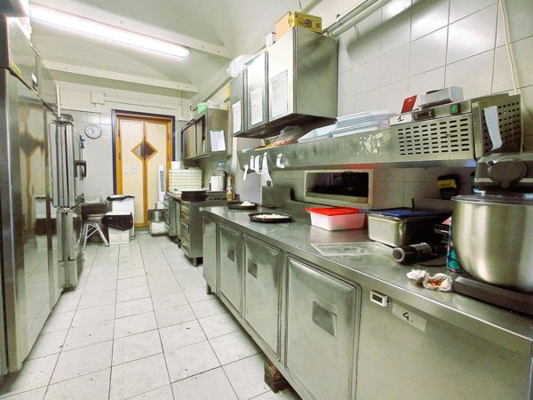 negozio in vendita a Pisa in zona Centro Storico