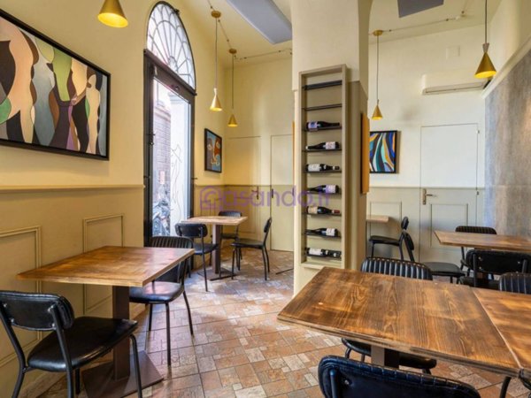 negozio in vendita a Pisa in zona Tribunale