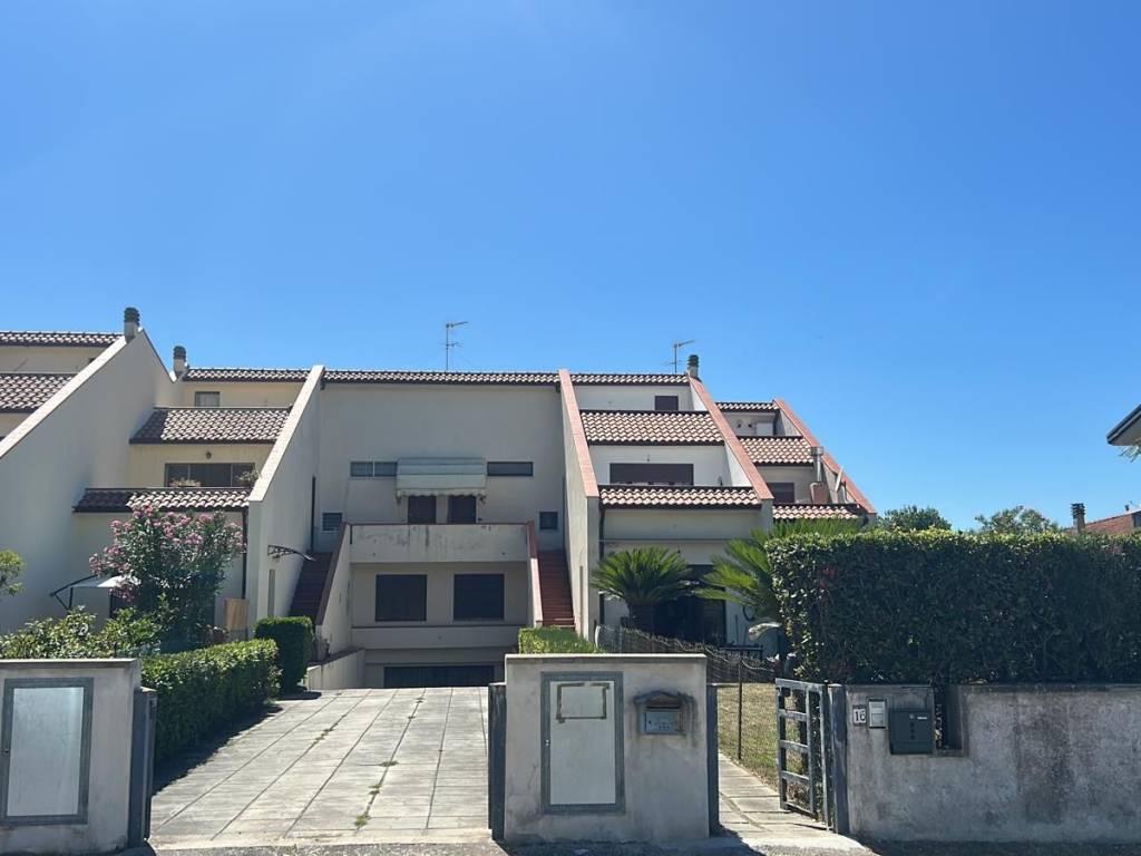 casa indipendente in vendita a Pisa in zona Tirrenia