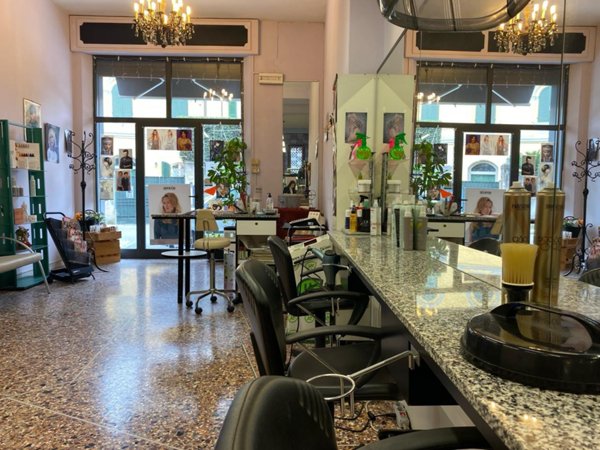 locale commerciale in vendita a Pisa in zona San Michele