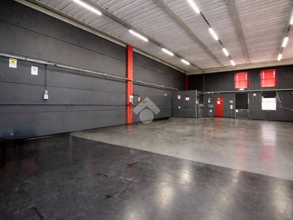 locale commerciale in vendita a Pisa in zona Ospedaletto