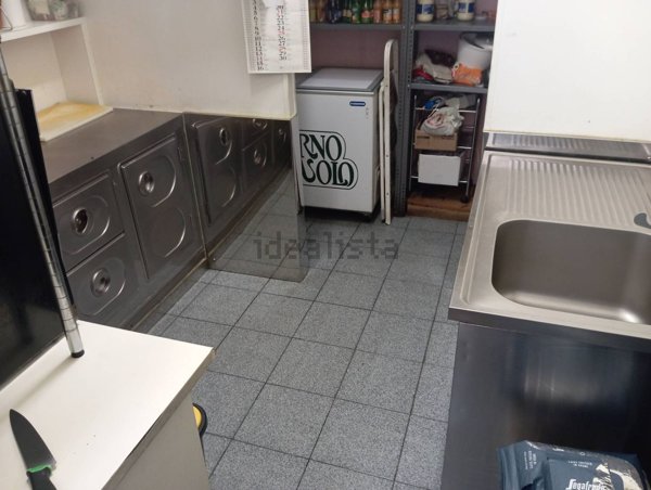 negozio in vendita a Pisa in zona Le Piagge