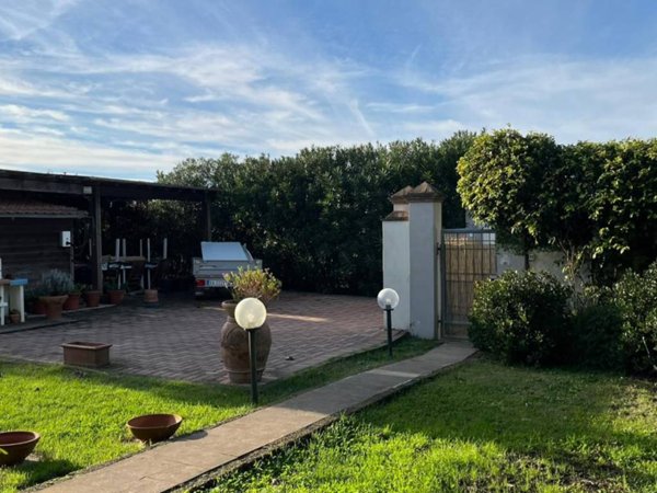 casa indipendente in vendita a Pisa in zona Calambrone