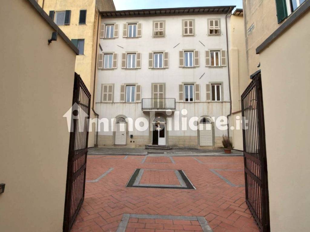 appartamento in vendita a Pisa in zona Lungarni