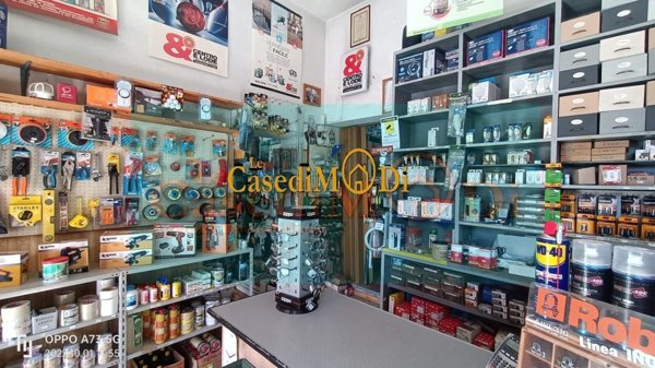 locale commerciale in vendita a Pisa in zona La Vettola