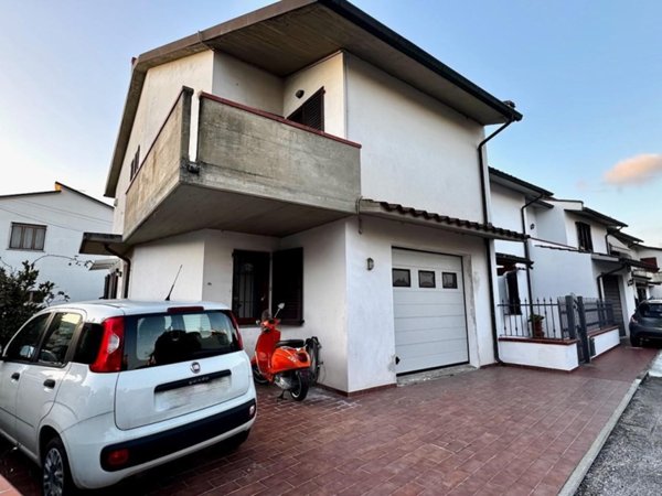 casa indipendente in vendita a Pisa in zona Oratoio