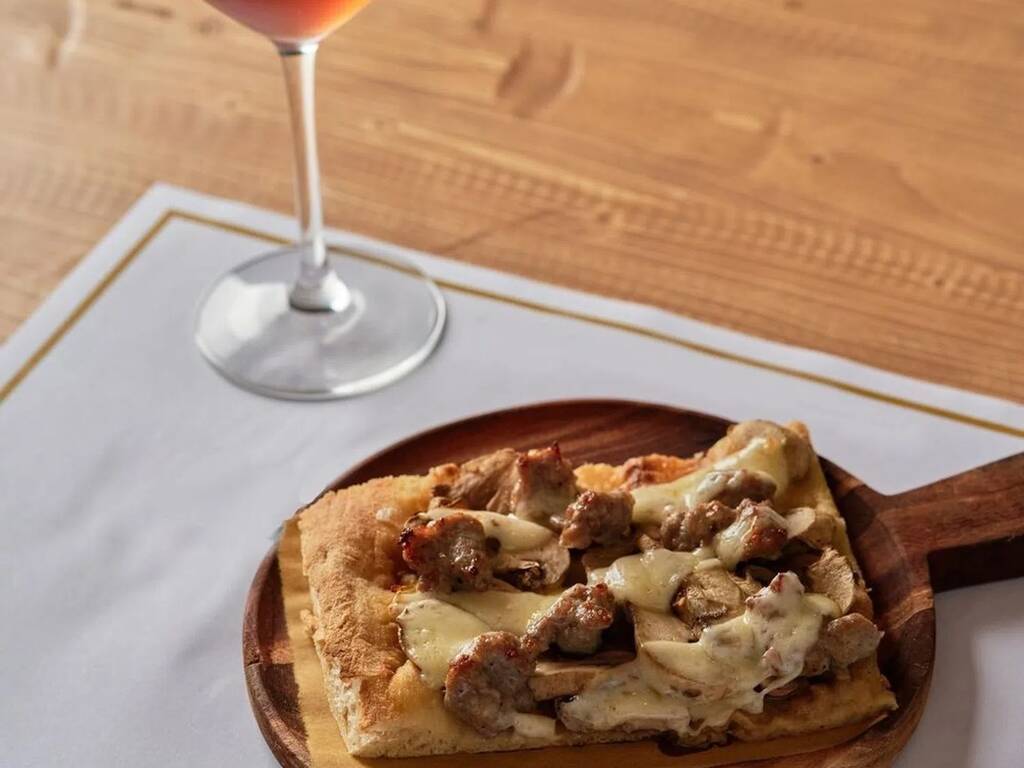 negozio in vendita a Pisa in zona Lungarni