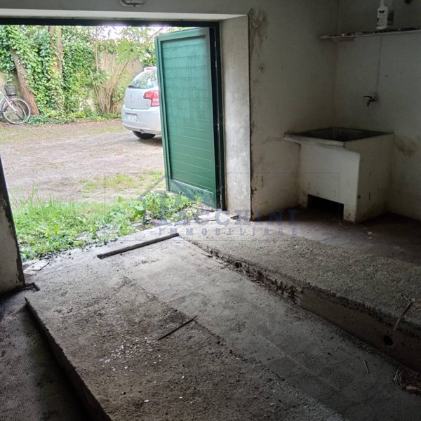 locale di sgombero in vendita a Pisa in zona Quartiere Santa Maria