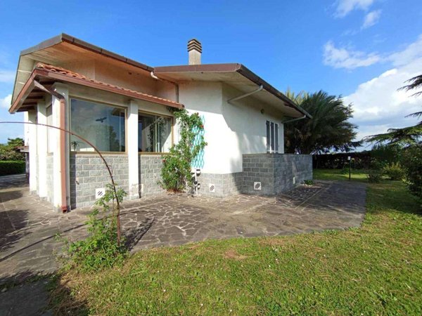 casa indipendente in vendita a Pisa in zona Oratoio