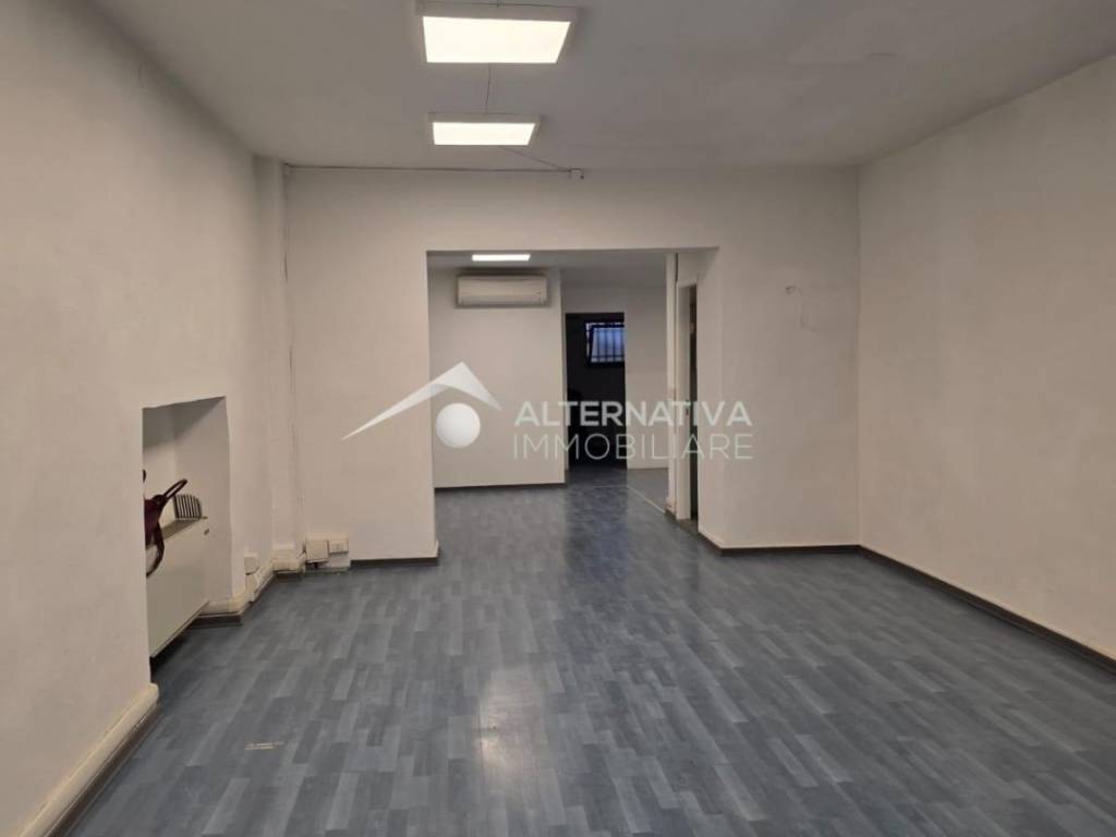 negozio in vendita a Pisa in zona Putignano