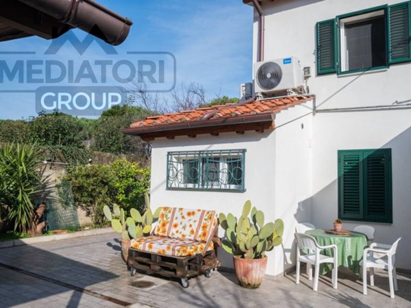 casa indipendente in vendita a Pisa in zona Porta a Lucca