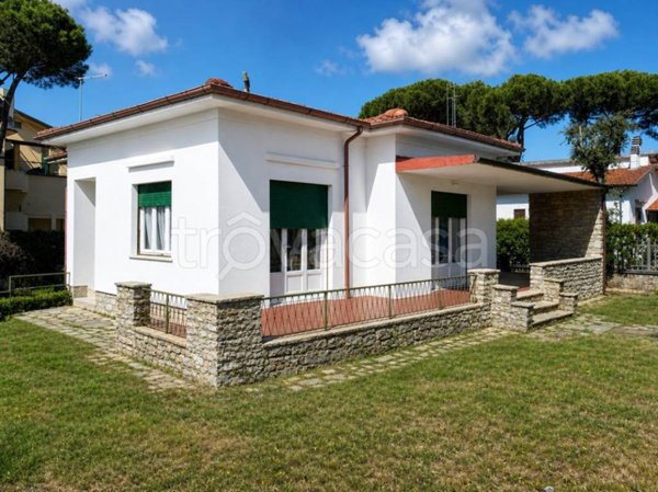 casa indipendente in vendita a Pisa in zona Tirrenia