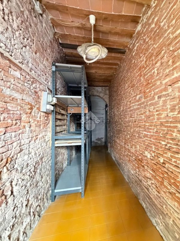 locale di sgombero in vendita a Pisa in zona Quartiere San Francesco