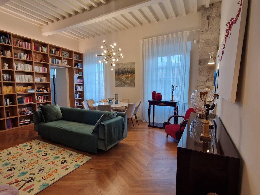 appartamento in vendita a Pisa in zona Lungarni
