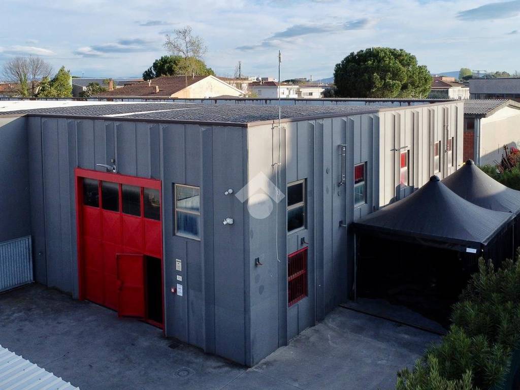 locale commerciale in vendita a Pisa in zona Ospedaletto