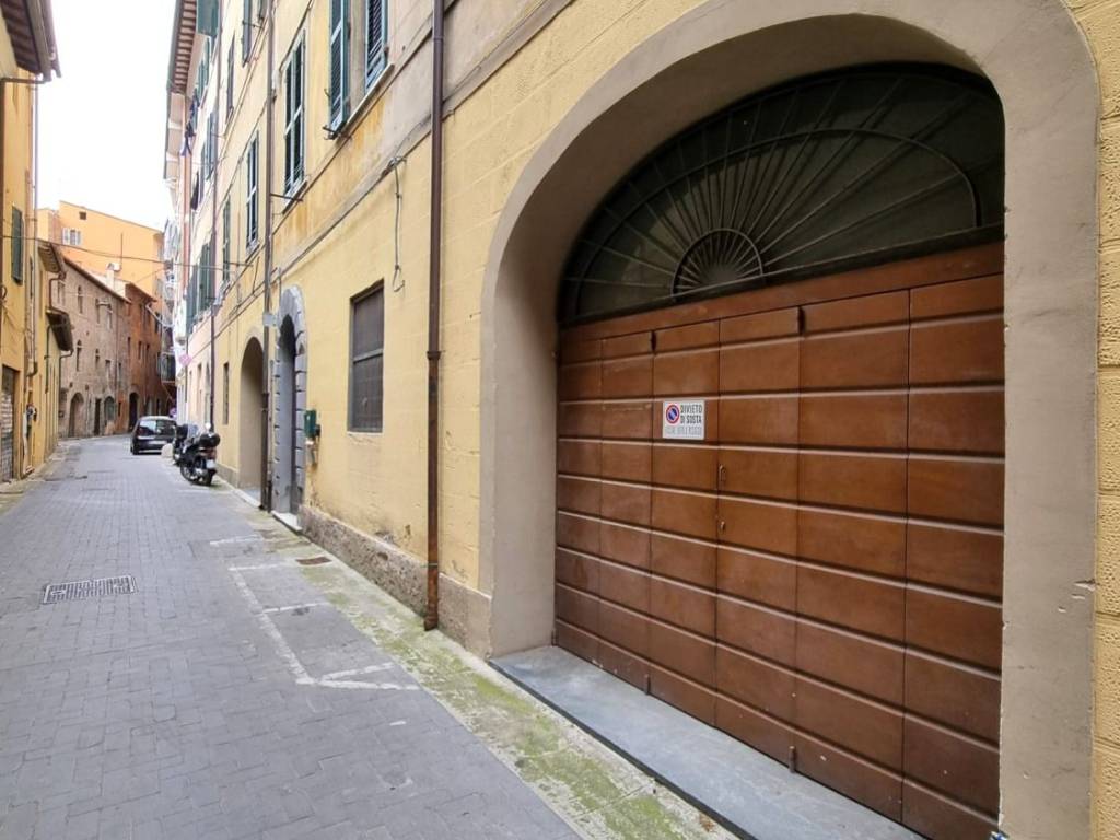 locale commerciale in vendita a Pisa in zona Centro Storico