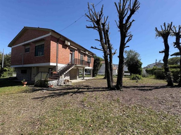 casa indipendente in vendita a Pisa in zona Tirrenia